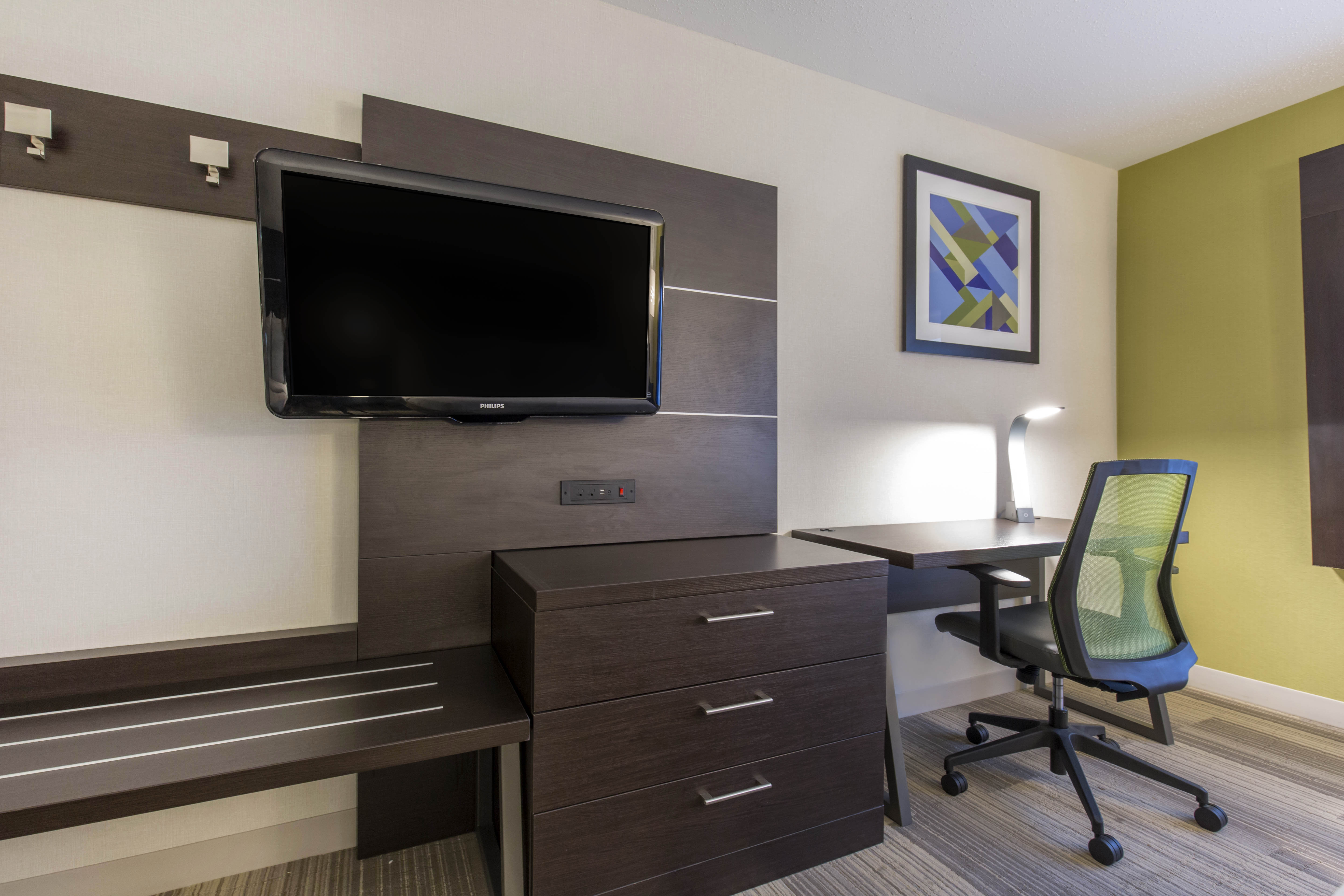 Holiday Inn Express and Suites Chicago West St Charles an IHG Hotel 60/72