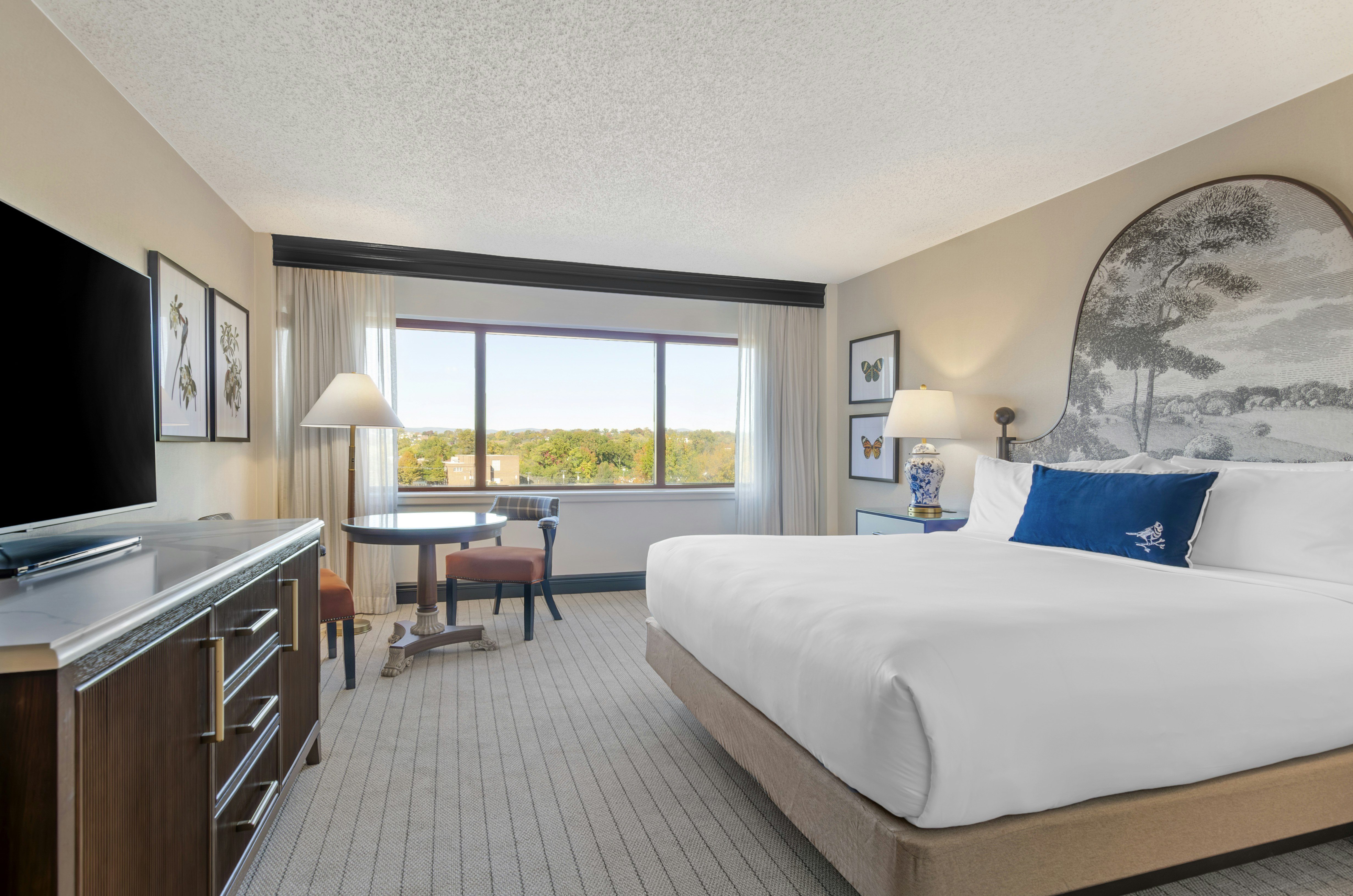DELUXE, QUEEN BED