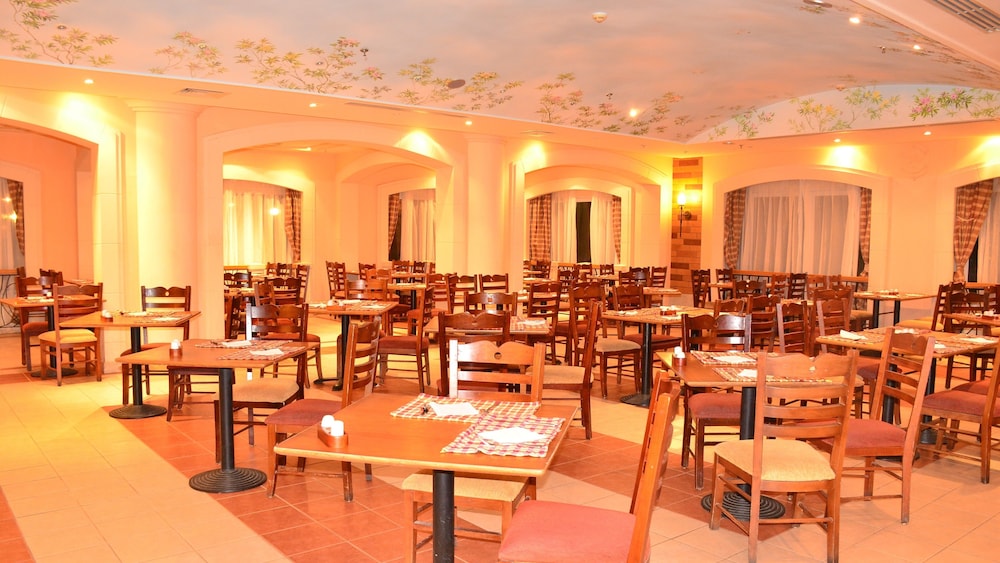 restaurant cafeteria