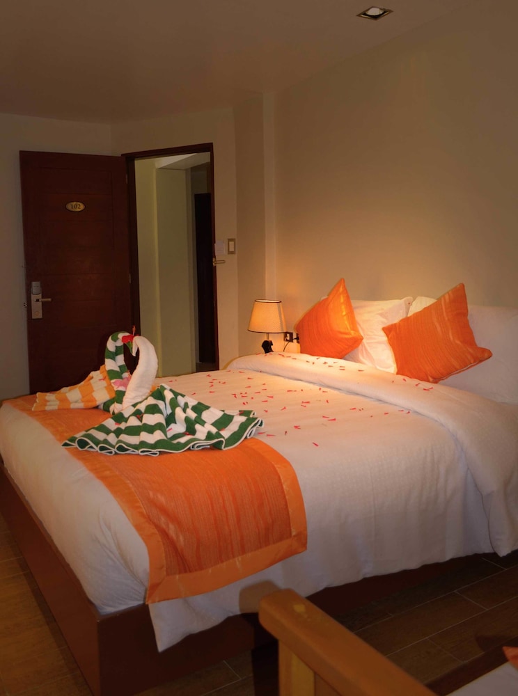THE SITIO VILLAS AND SUITES 14/34