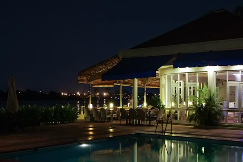 Riverside Serviced Apartments 67/72