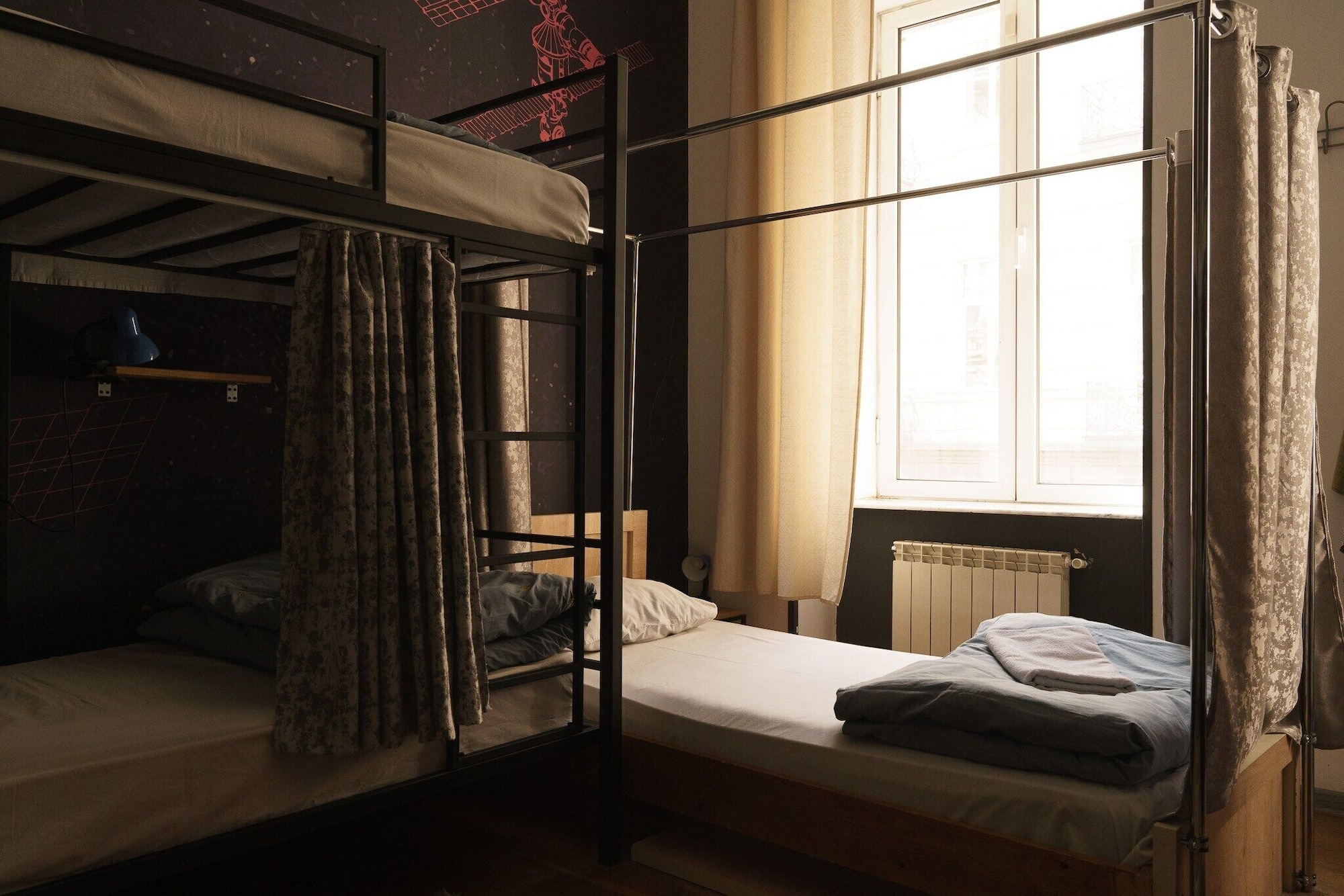 MIXED DORM, 8 BEDS