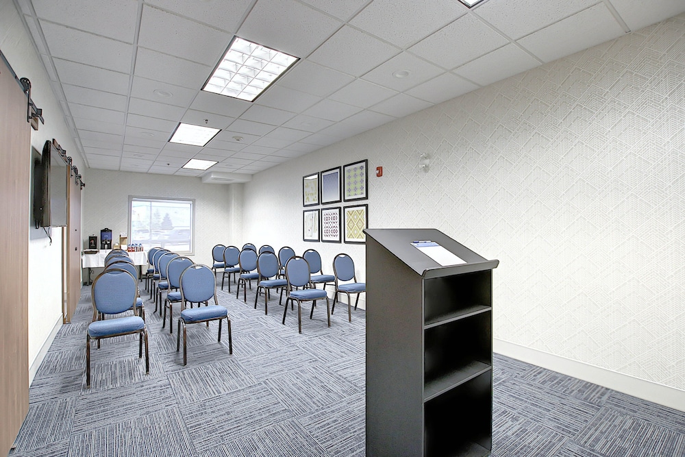 Holiday Inn Express Hotel Suites Airport Calgary 43/52