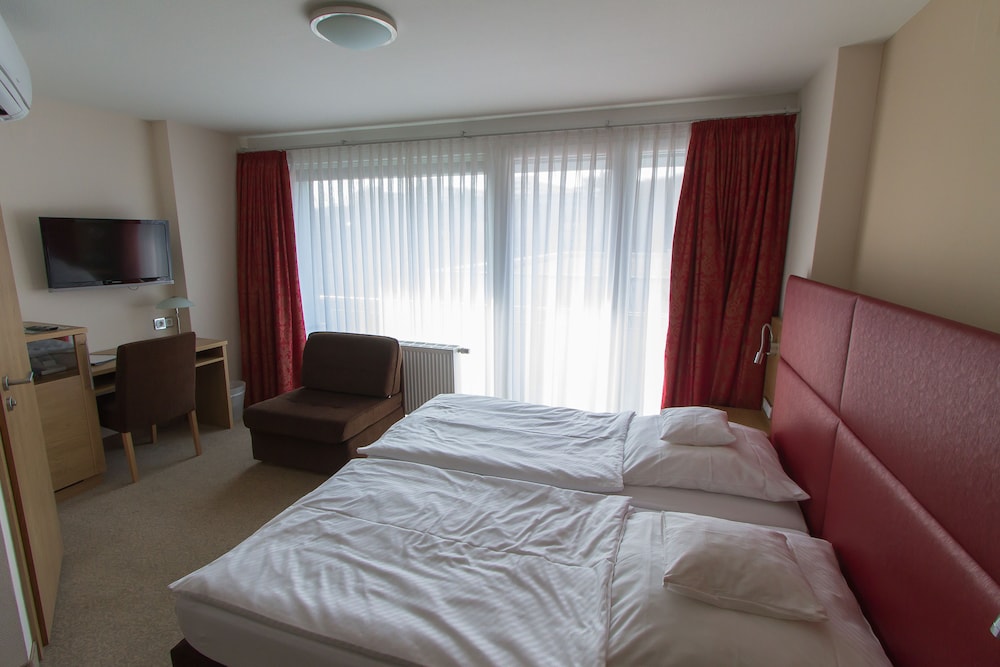 HOTEL LINDLEINSMUHLE 11/61