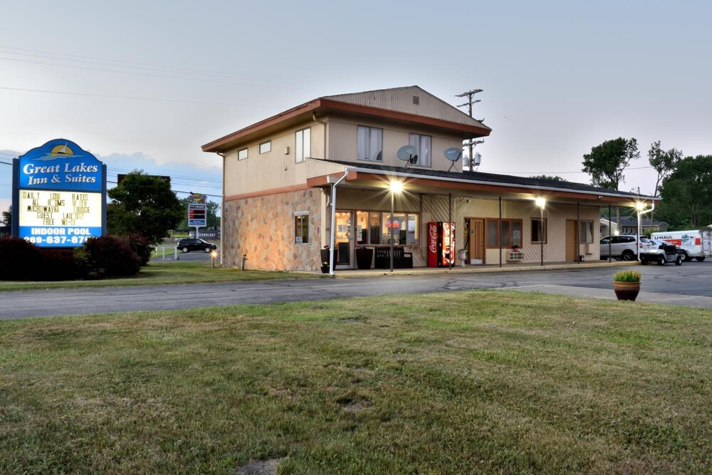 Great Lakes Inn and Suites 5/45