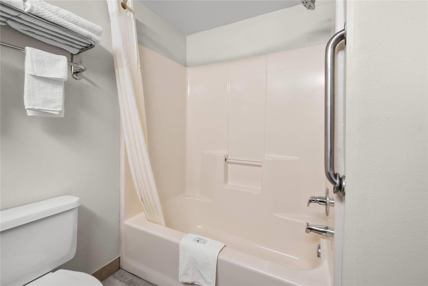 Quality Inn Auburn Campus Area I-85 32/32