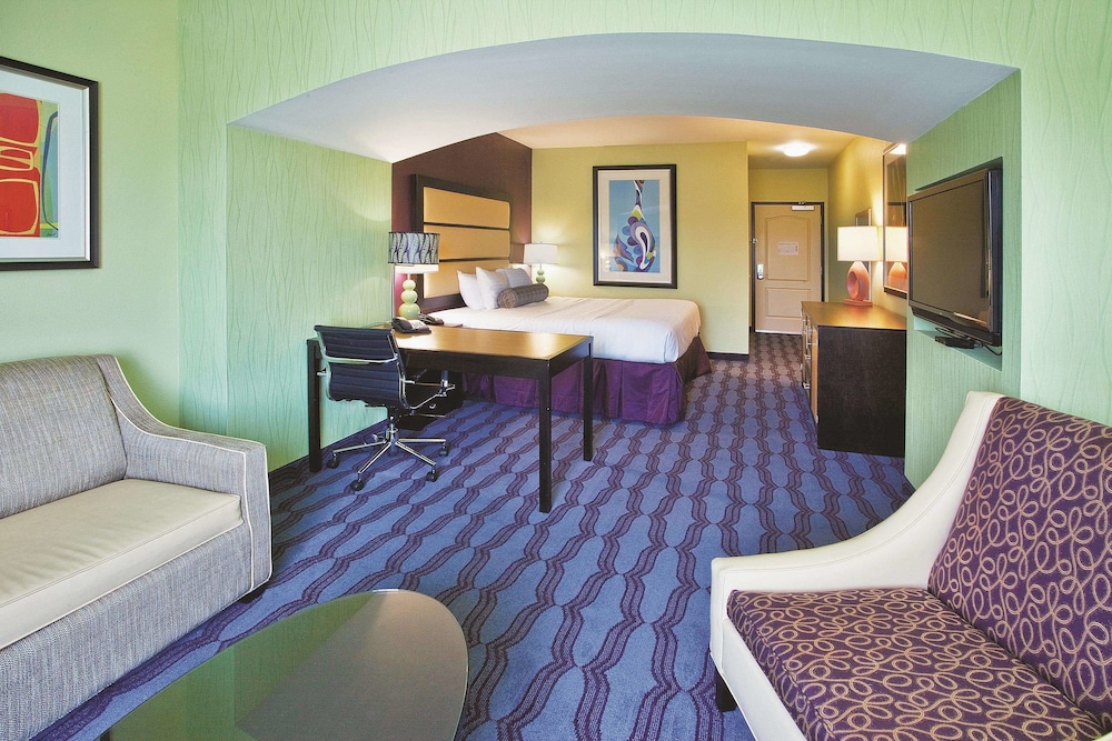 La Quinta Inn & Suites by Wyndham Hinesville - Fort Stewart 38/56