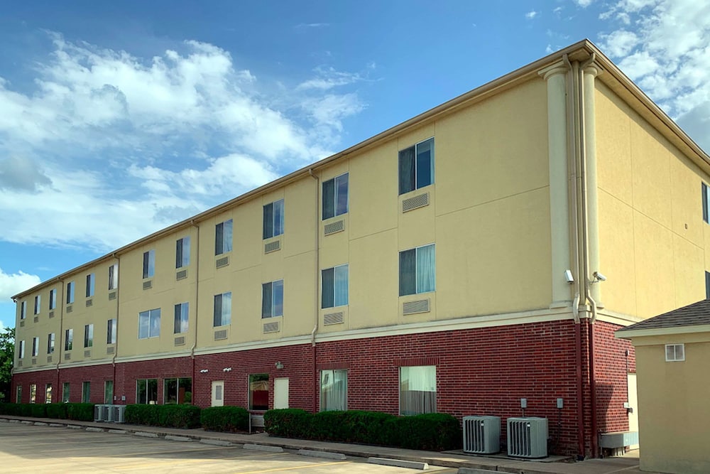 Comfort Suites Texas Ave. 5/28