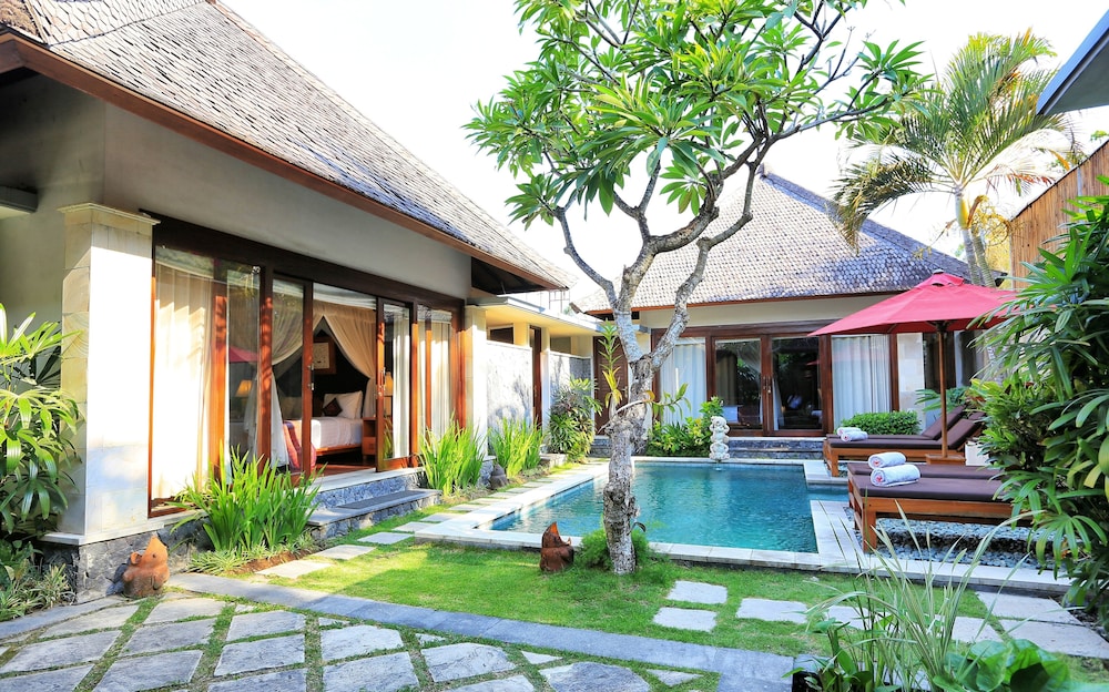 THE SANYAS SUITE 65/72