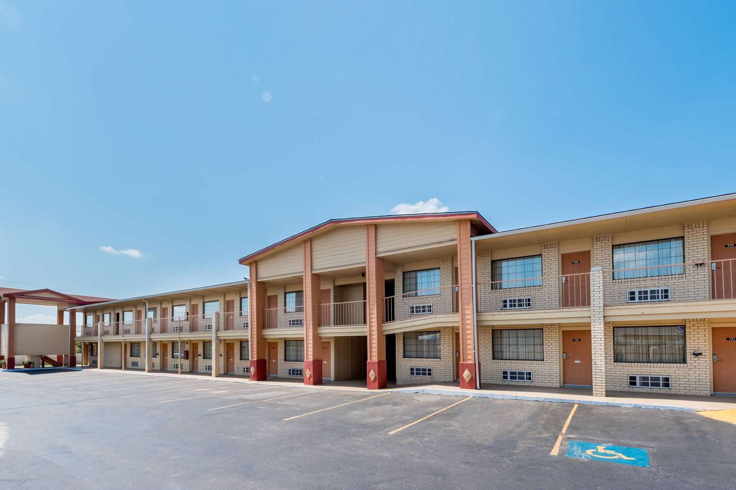 Super 8 by Wyndham Waco/Mall area TX 2/31