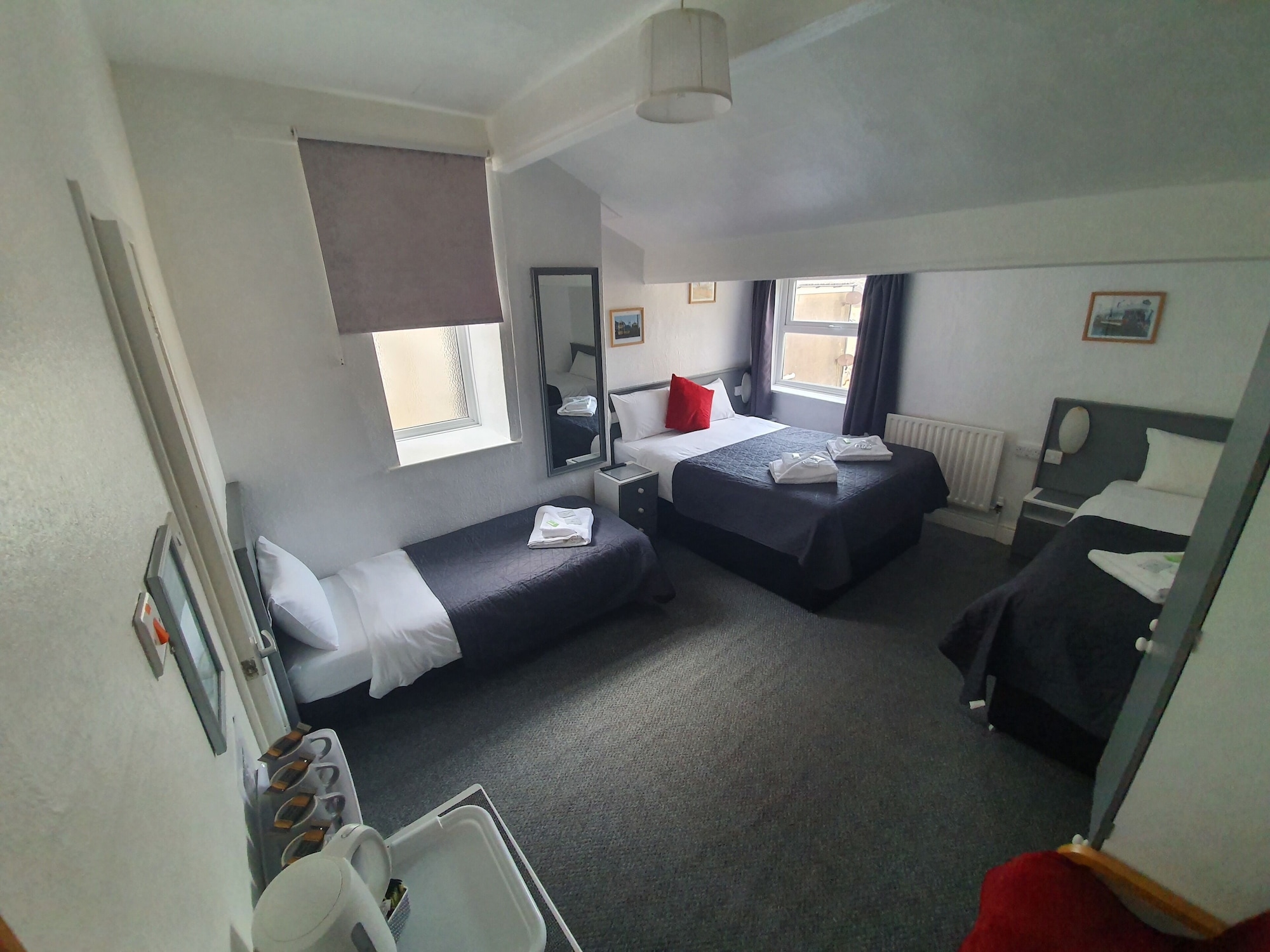 ROOM, QUADRUPLE