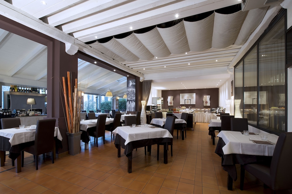 Hotel Villa Ducale Parma 48/58