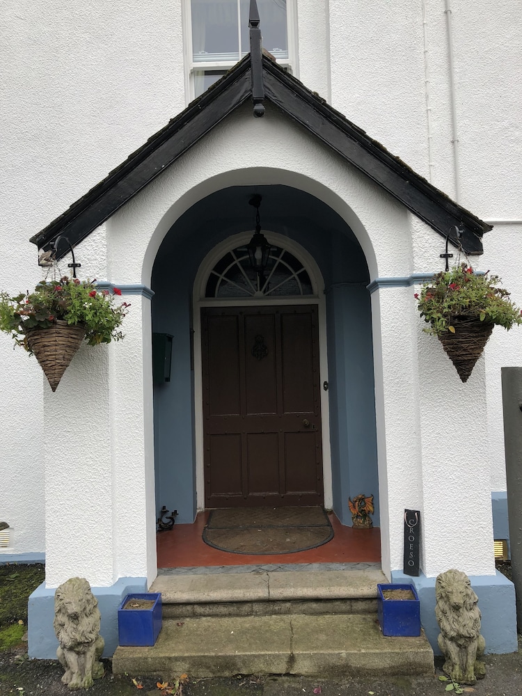 Picton House Hotel 3/45