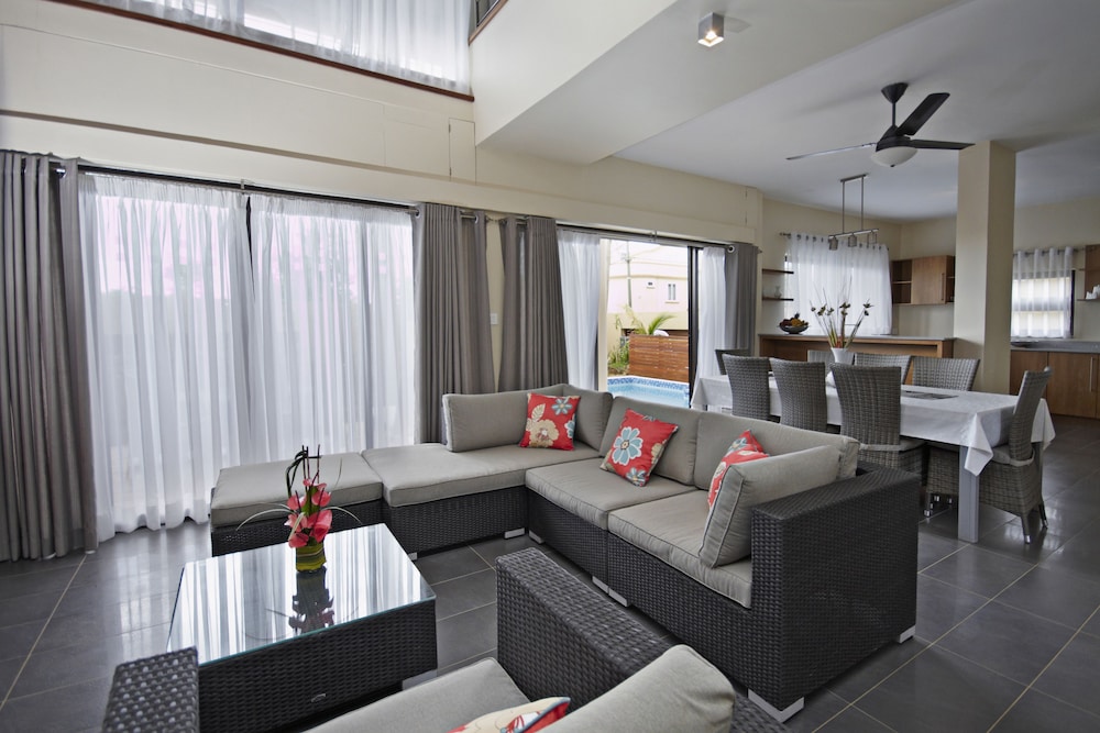 Villa Sun 33/50