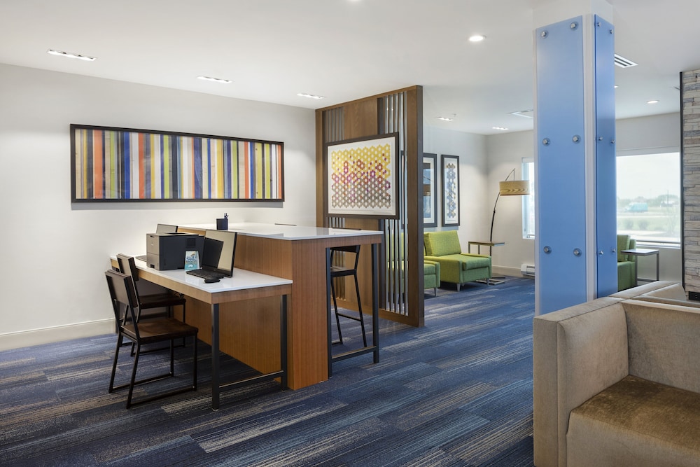 Holiday Inn Express Suites Bourbonnais East Bradley 55/67