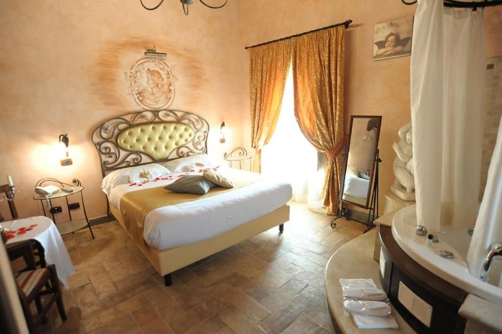 DELUXE, STUDIO, SUITE, DOUBLE BED, GARDEN VIEW