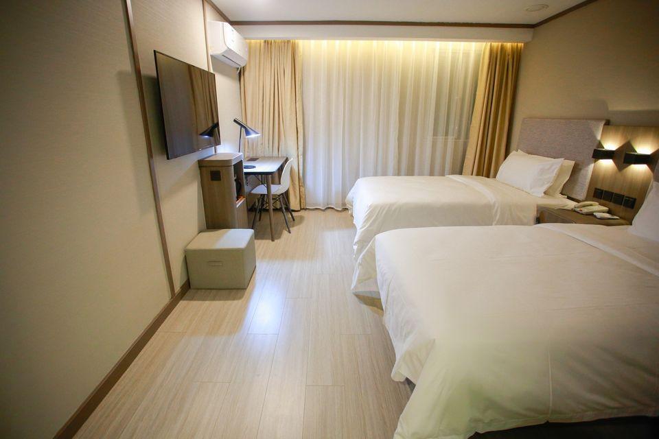 Hanting Hotel (Shenzhen Huaqiangbei Yannan Metro Station) 16/31