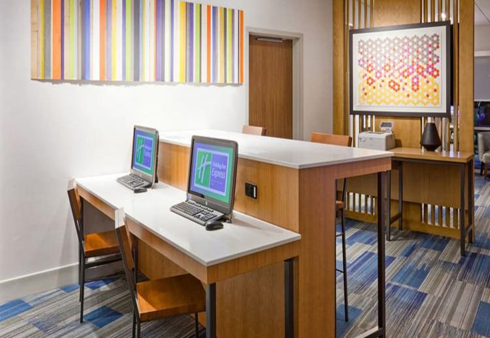 Holiday Inn Express Hotel And Suites Quincy I 10 35/36