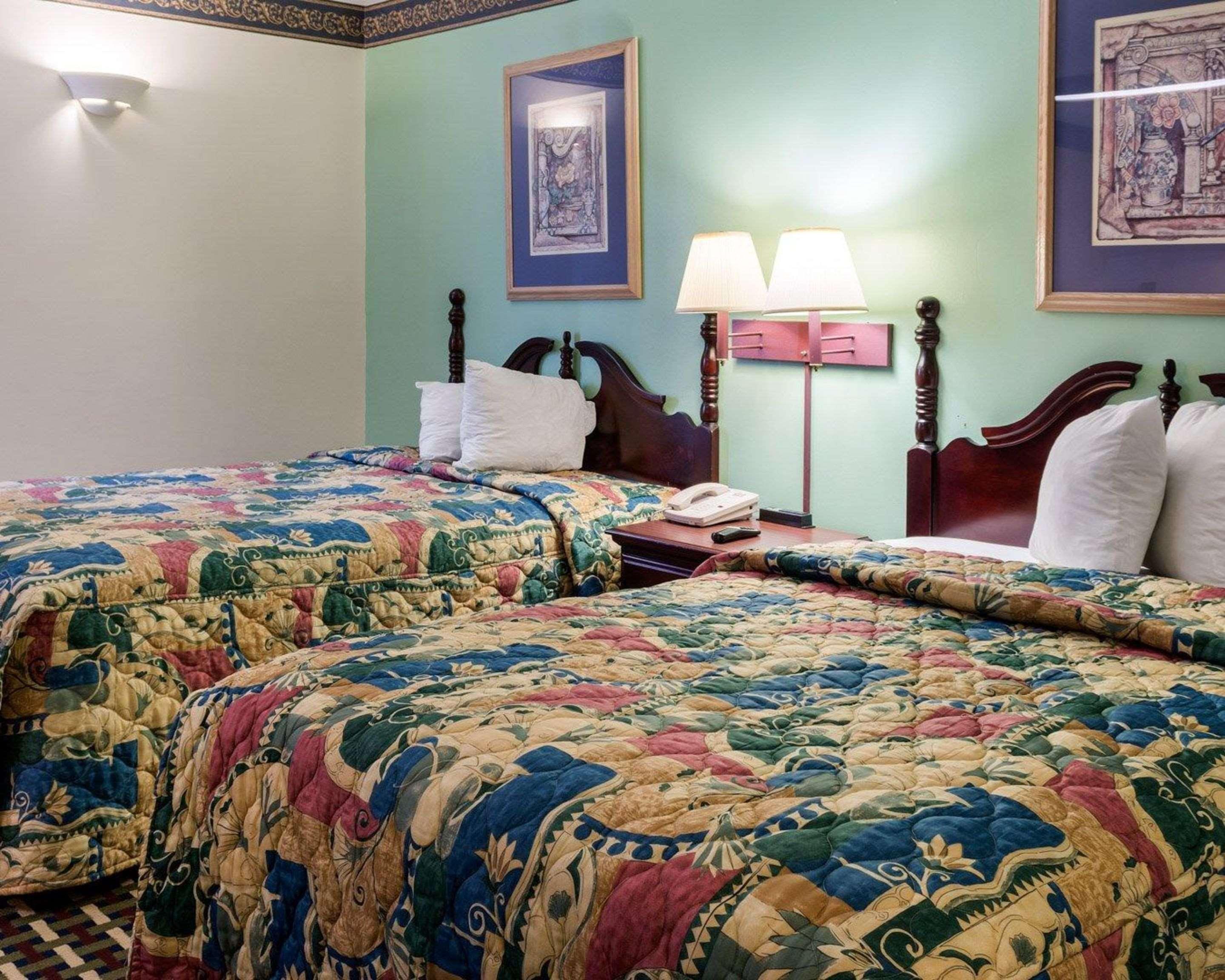 Efficiency, 2 Double Beds