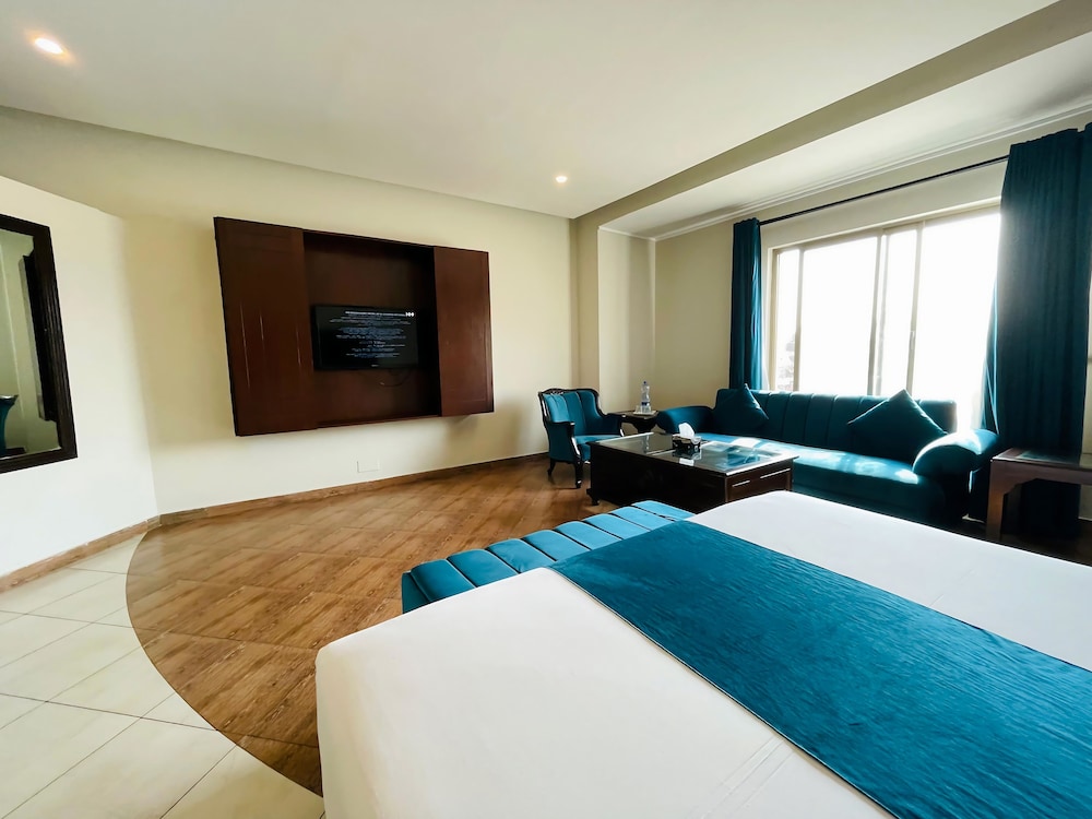 Grand Regency Hotel 33/50