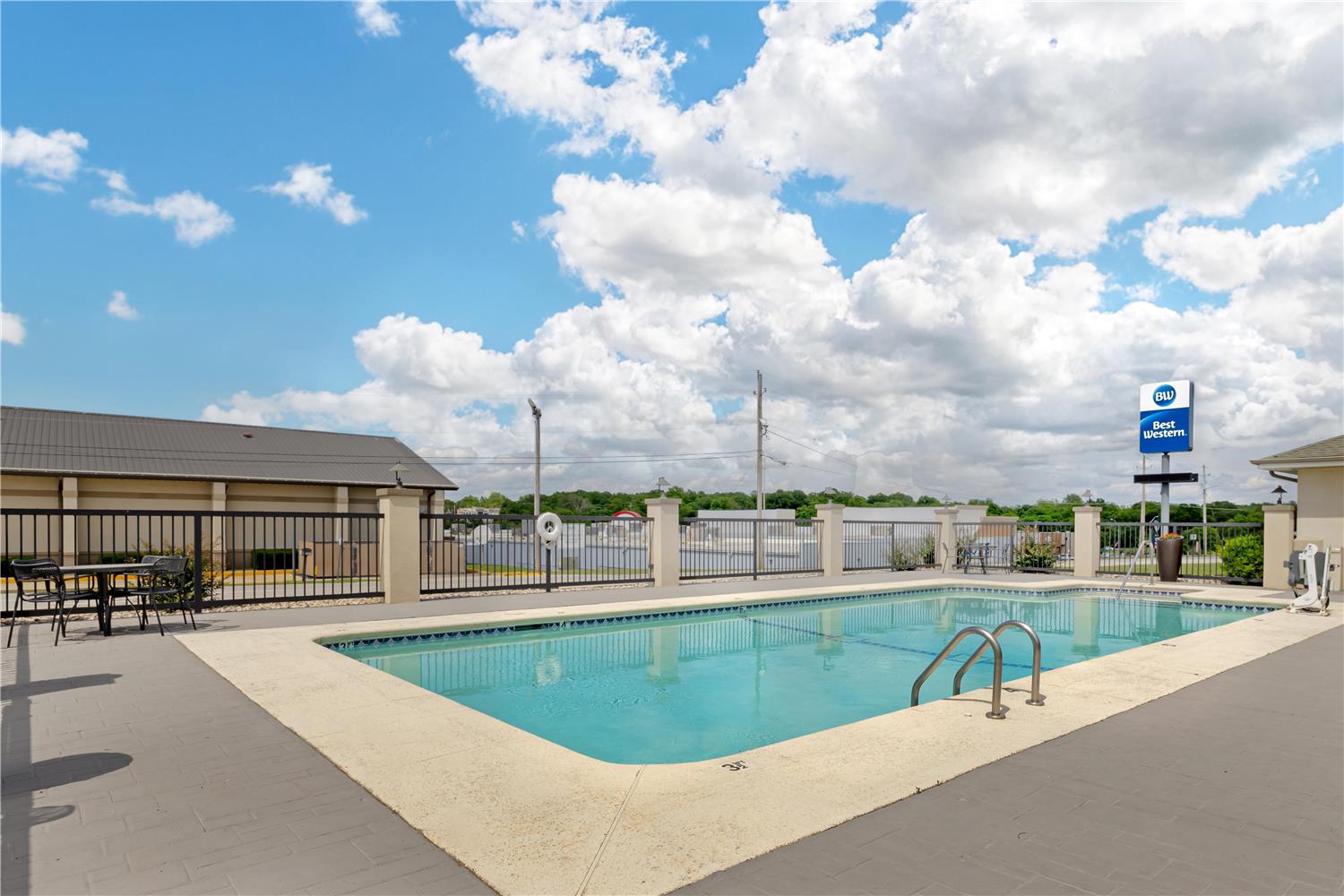 Best Western Timberridge Inn 28/29