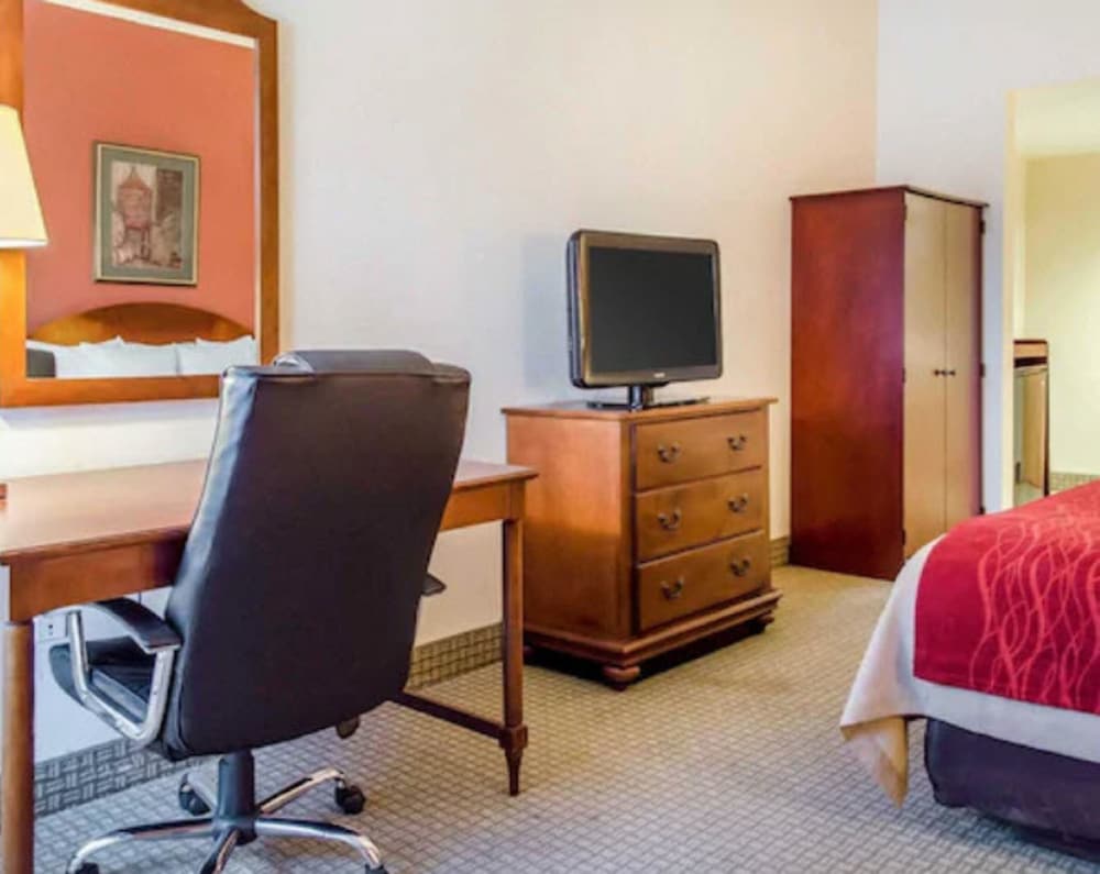 Comfort Inn and Suites York, PA 33/44