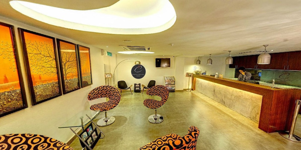 Crossroads Hotel 36/46