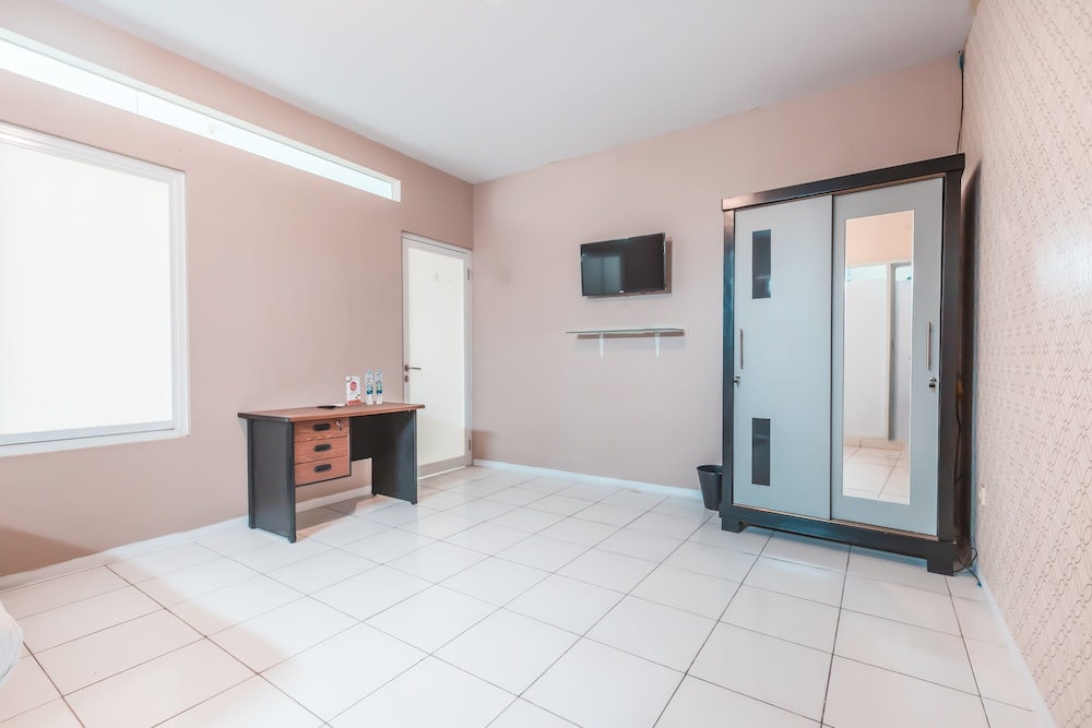 OYO 1868 J&b Room Pramuka 4/22