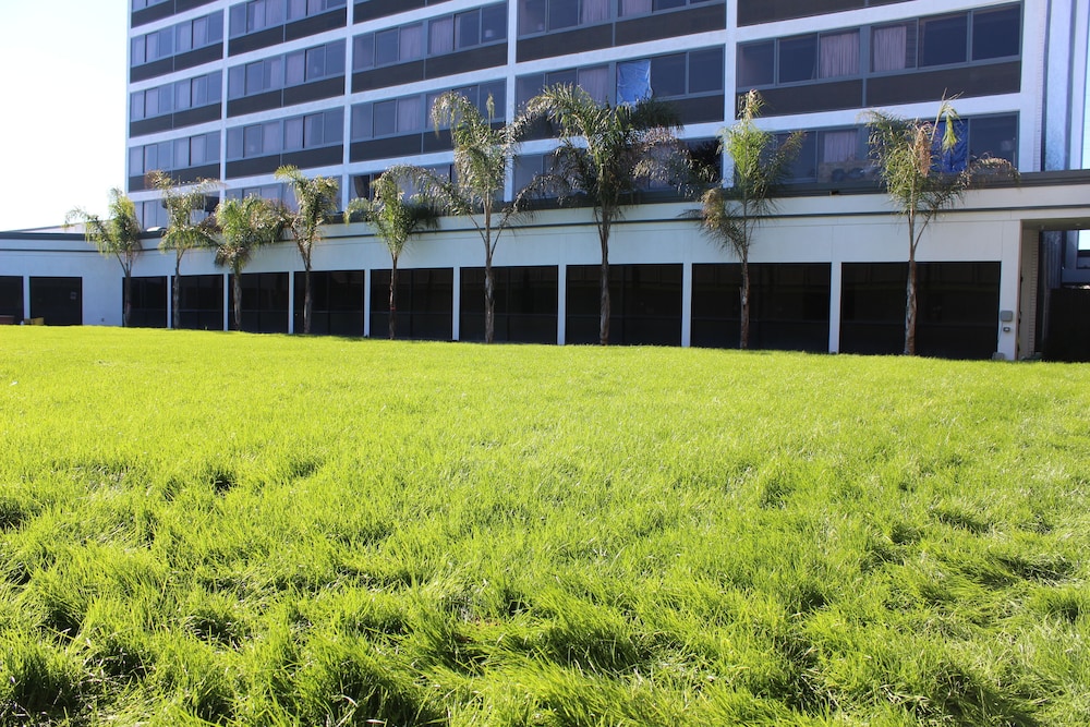 Radisson Hotel Oakland Airport 58/63