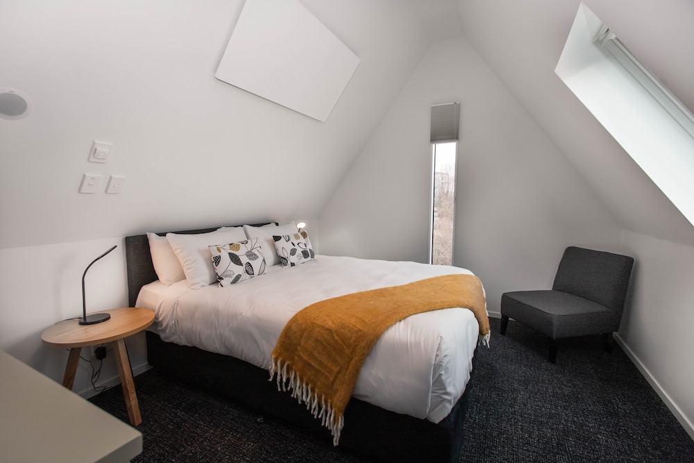 Hotel Give 37/79