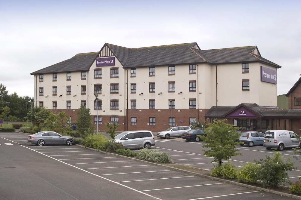 Premier Inn Glasgow Stepps (M80, J3) 33/43