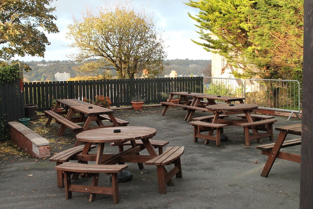 The Menai Hotel 34/46