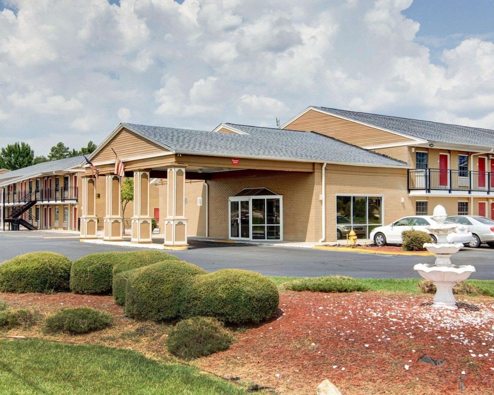 Econo Lodge Pine Bluff AR 4/35