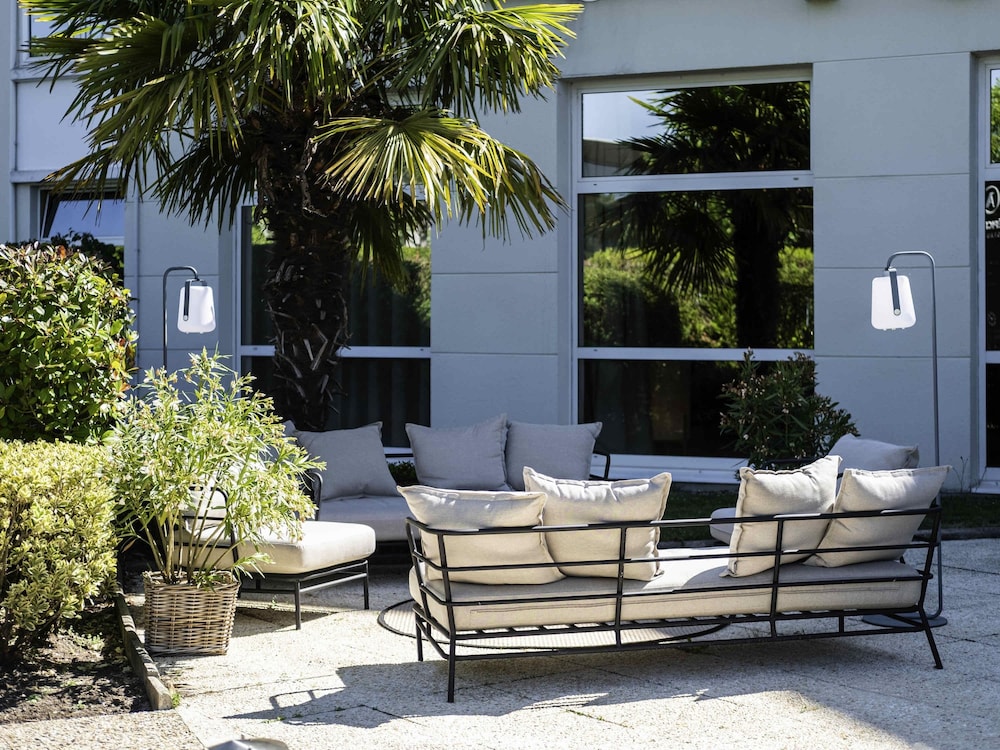 MERCURE COMPIEGNE SUD 49/76