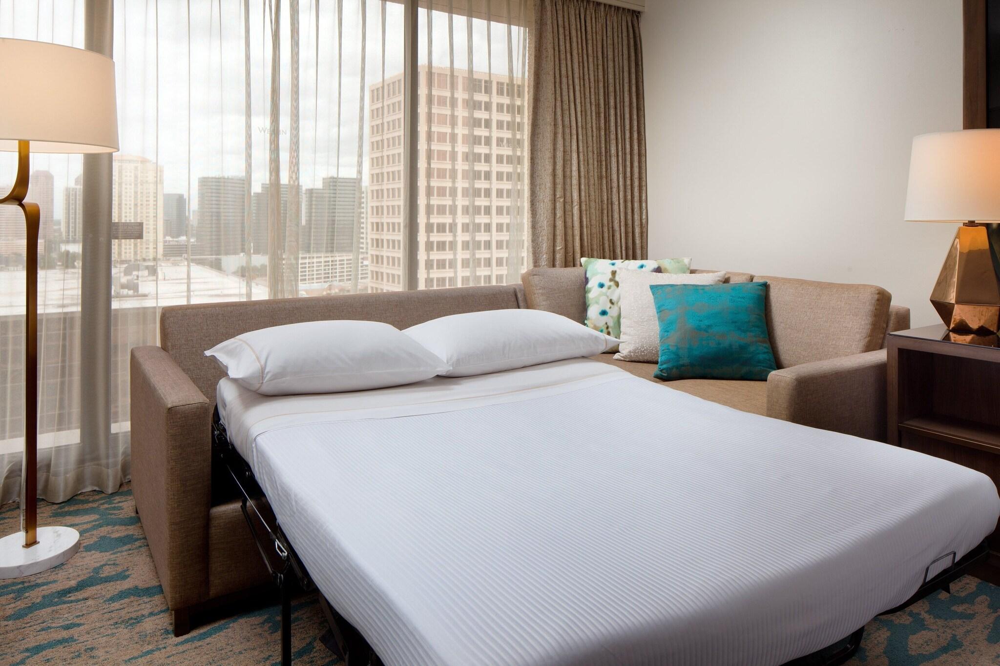 غرفة بريميوم بسرير كينج، The Westin Galleria Houston 5/6
