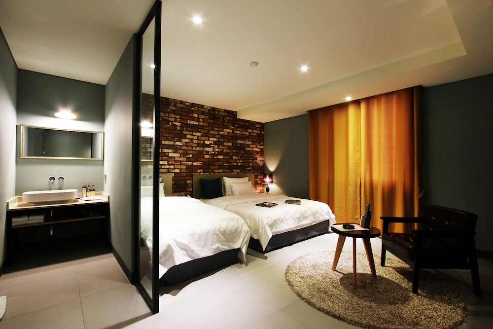 SR Design Hotel 14/60