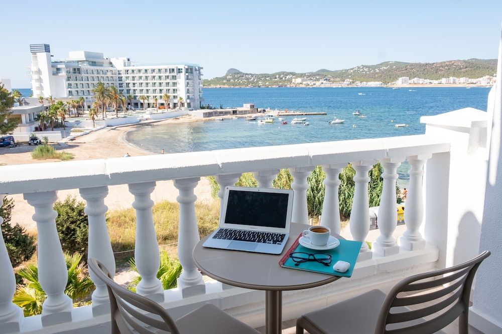 Beach Star Ibiza Hotel 69/78