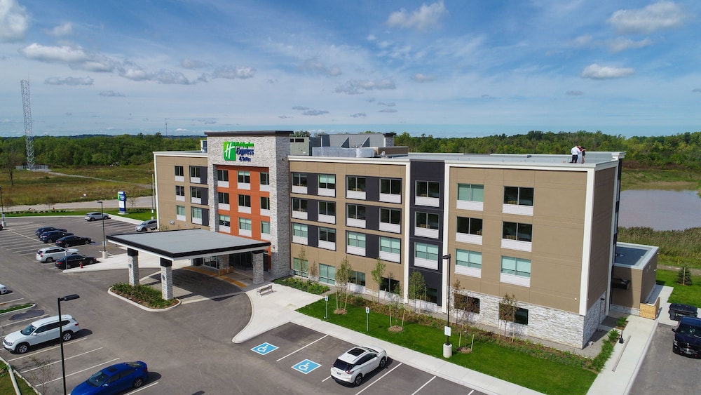 Holiday Inn Express and Suites Welland 56/65