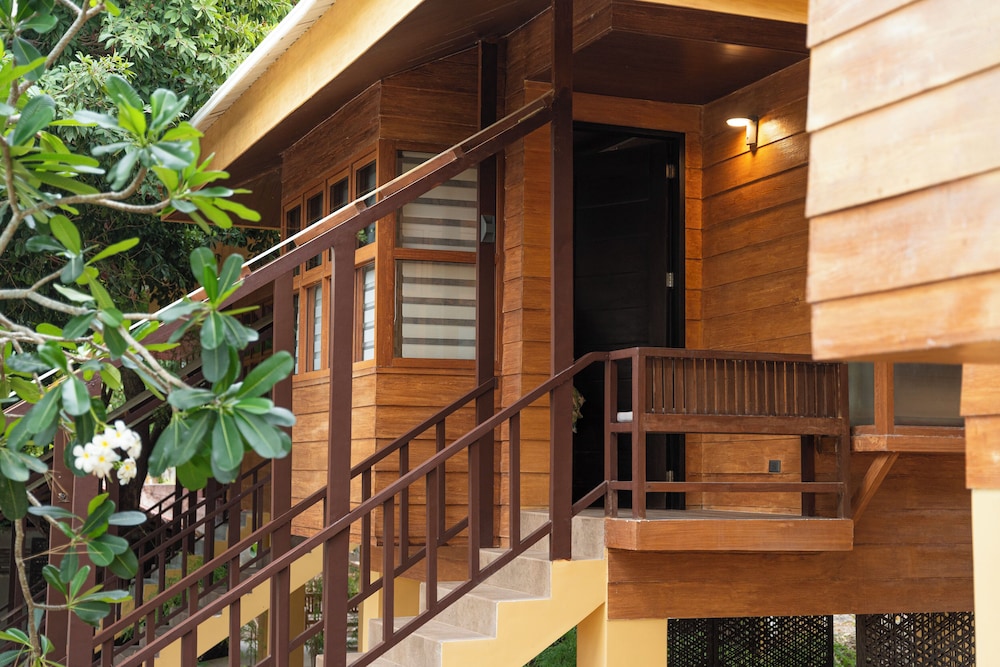 CLUB SERENA RESORT in MOALBOAL