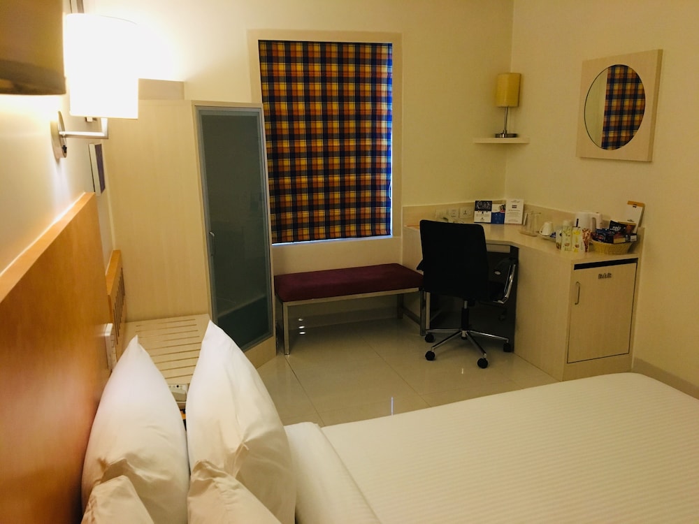 HOMETEL CHANDIGARH 21/45