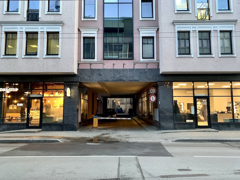 Ernesta Lux Apartments 2/50