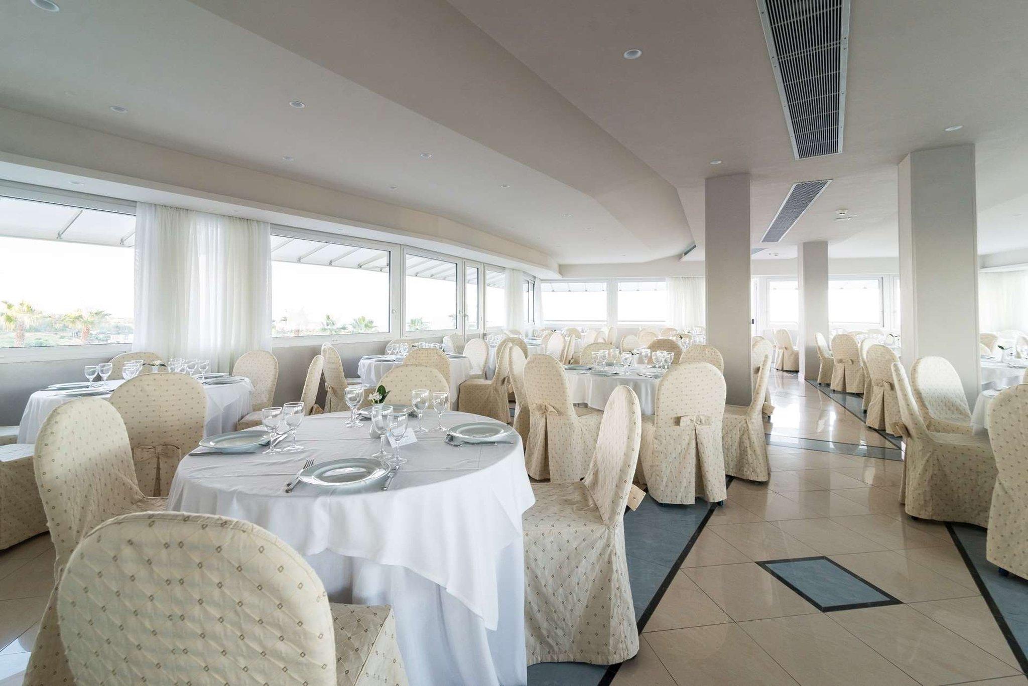 Deluxe, Balcony