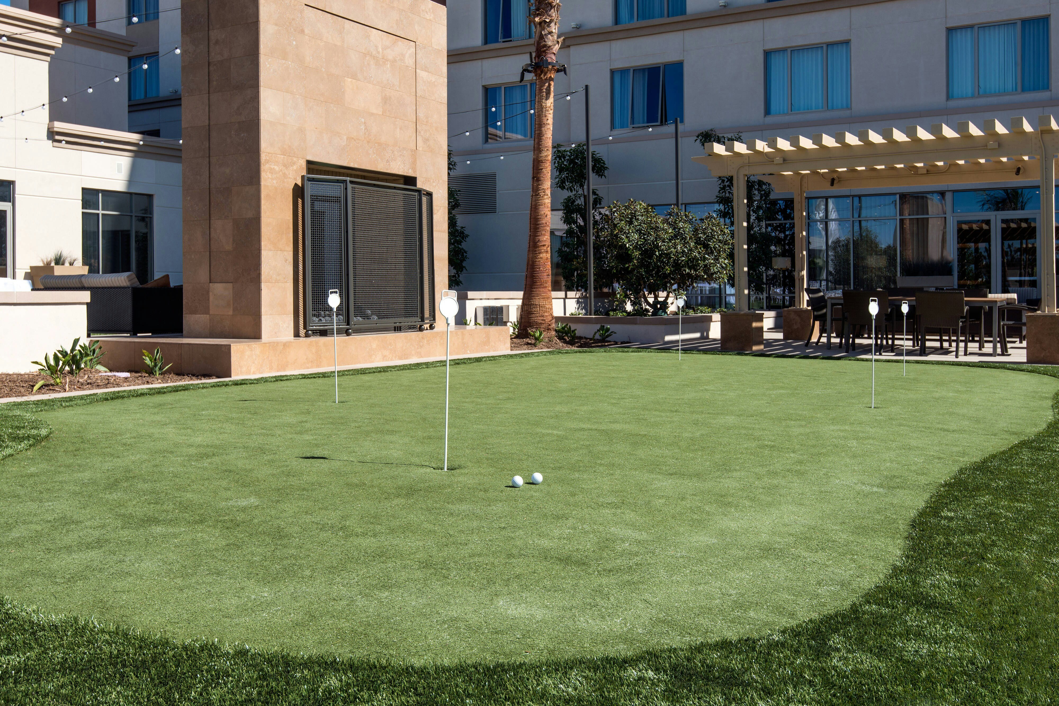 Courtyard Irvine Spectrum 71/73
