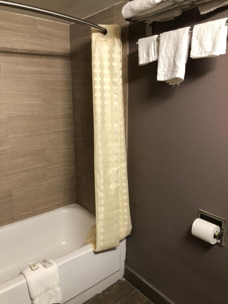 Economy Inn North Randall 47/49