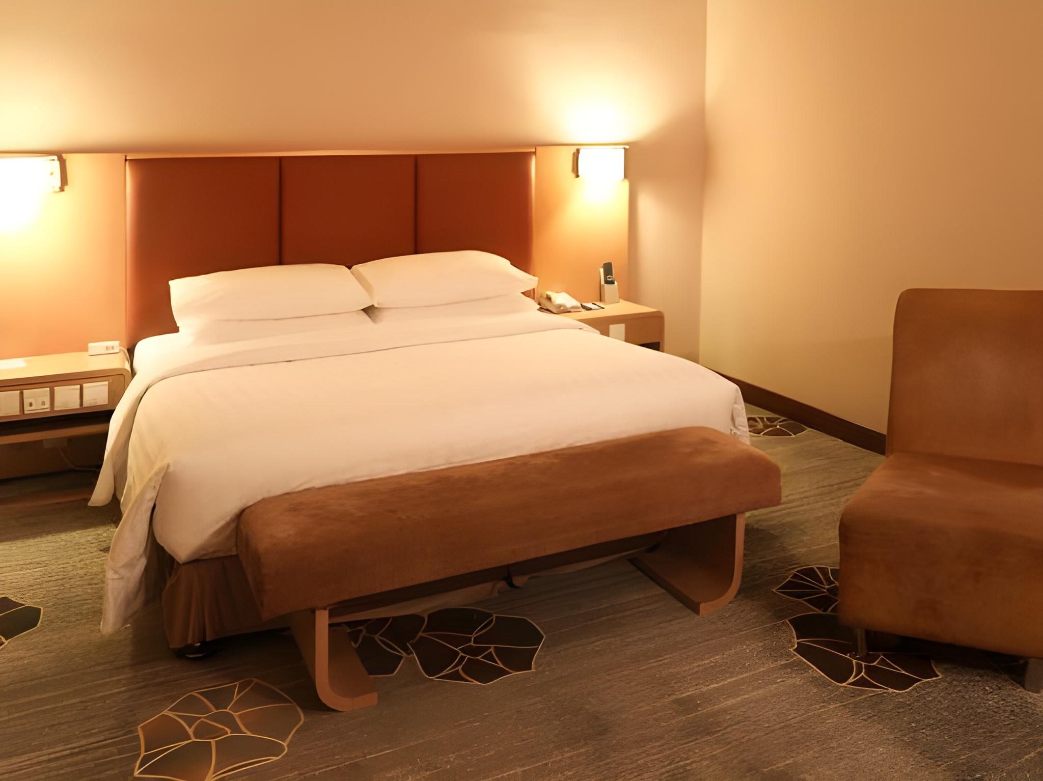 Superior, Flat, Suite, Queen Bed
