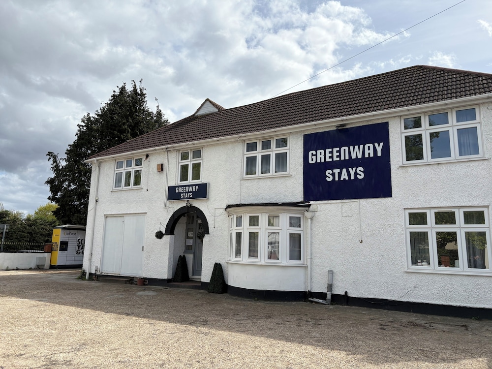 OYO Greenway Stays 36/43