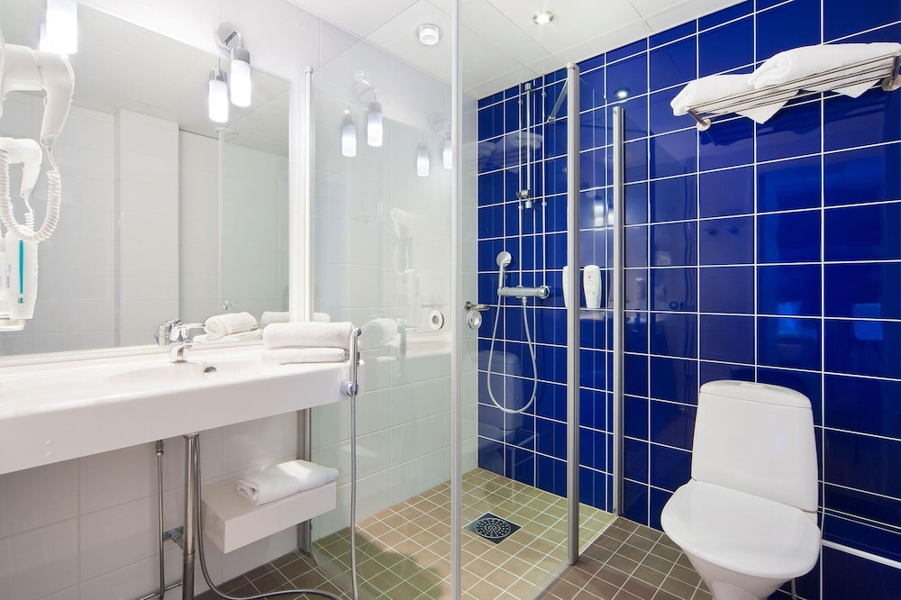 غرفة عائلية بسريرين منفصلين مع أريكة، Holiday Inn Tampere Central Station 3/3