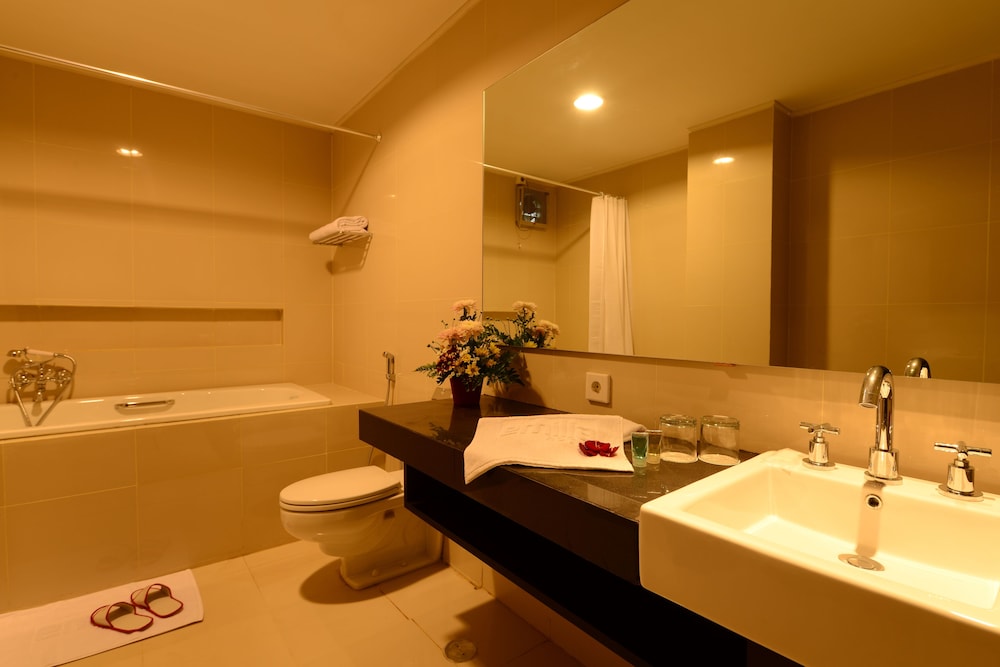 Emilia Hotel by Amazing 38/56