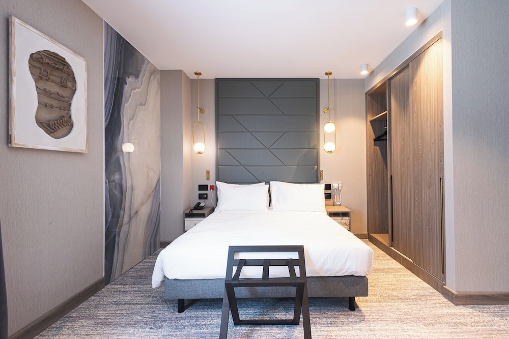 Room, Queen Bed, Lake View, Accessible