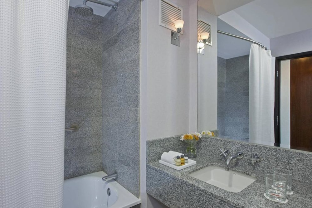 Four Points By Sheraton Los Angeles 43/44
